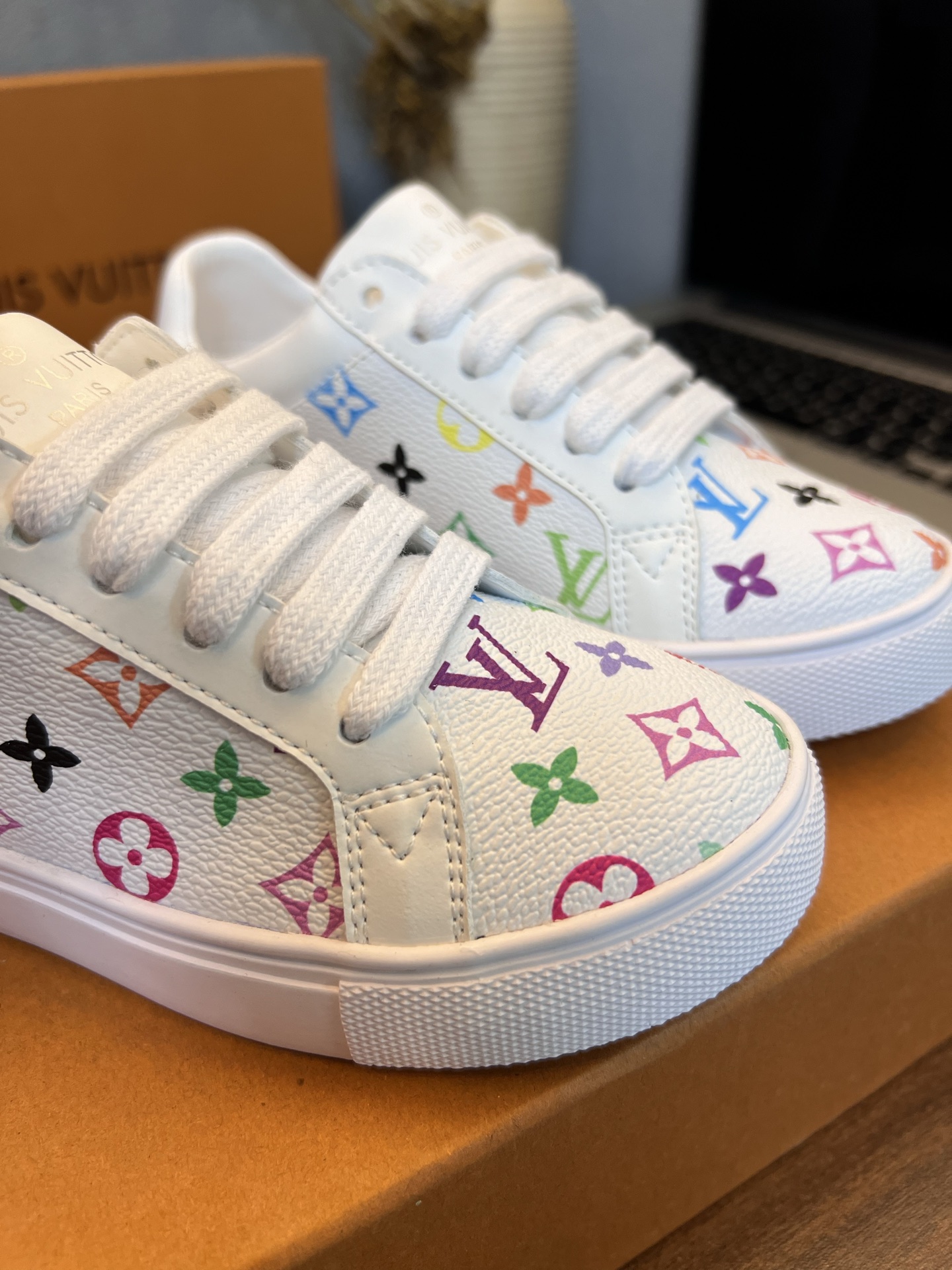 Children's shoes child